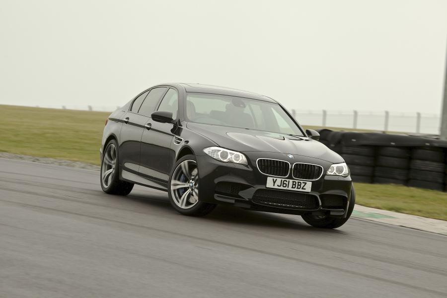  BMW M5 2011 года  (UK) (фото 23 из 36)